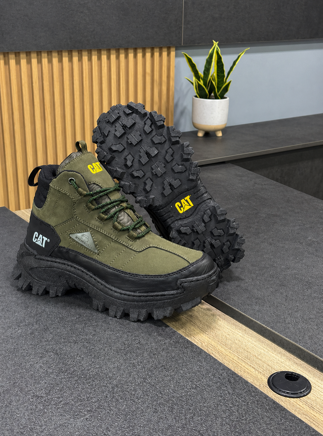 BOTA CATERPILLAR INTRUDER